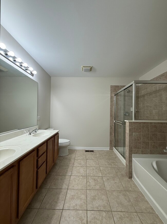 Photo - 5588 Cambridge Way