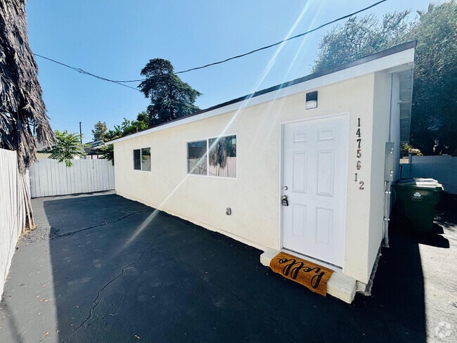 Building Photo - 14758 Lemay St Rental