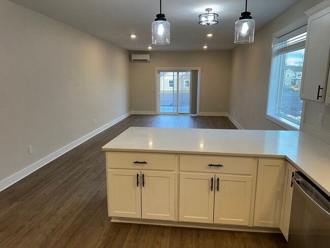 Photo - 252 Liam Ln