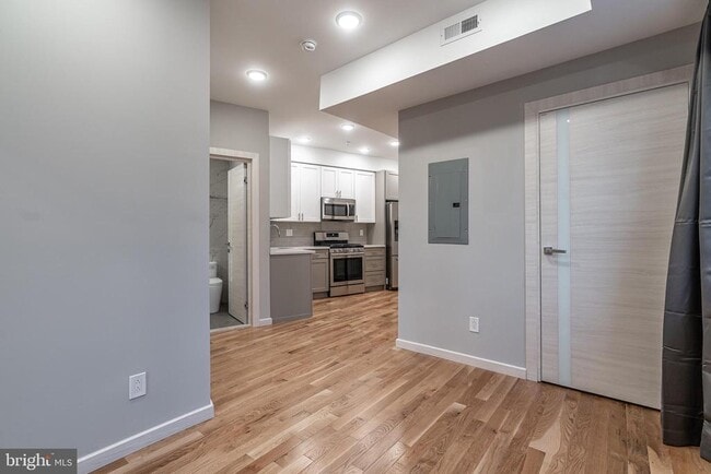 Photo - 2045 N College Ave Unidad B