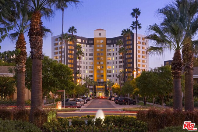 Photo - 6200 W 3rd St Rental