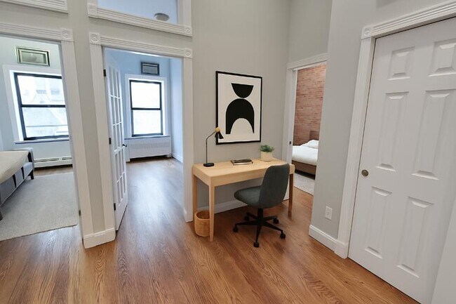Building Photo - 138 E 16th St Unit 4A Rental