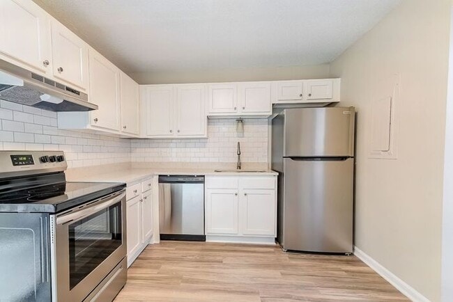 Photo - 2 bedroom / 1.5 Townhome in West Ashley