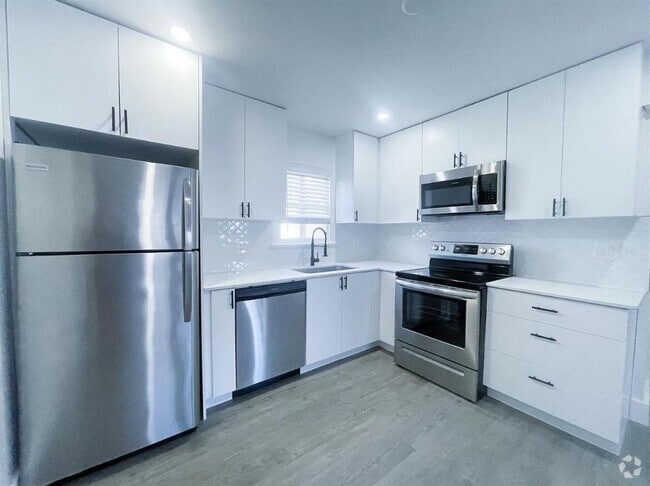 Building Photo - 110 E 30th St Rental