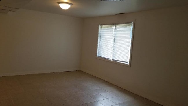 Photo - 348 Sutherland Ave