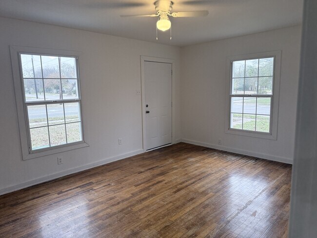 Photo - 620 N Walnut St