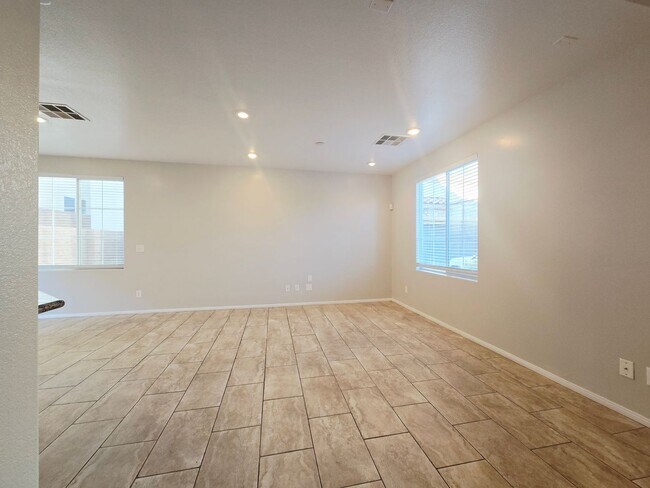 Photo - MOUNTAINS EDGE BEAUTY! CHARMING 3 BEDROOM 2.5 BATH IN GATED COMMUNITY!