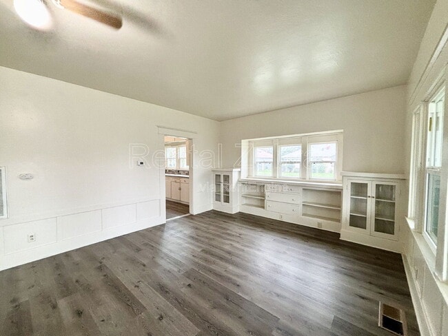 Photo - 107 W 19th St