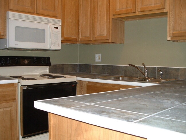 Photo - 2 Bedroom Condo Near UTK | Fort Sanders Area Unit FPC103 BR1 (right larger)