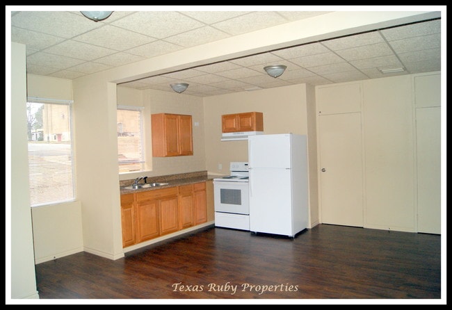 Photo - Lewis Apartments