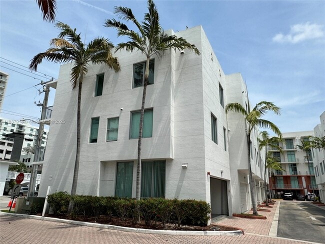 Building Photo - 2146 Van Buren St Rental