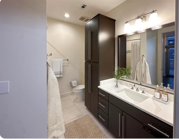 Photo - 1700 Cedar Springs Rd Unidad 2508