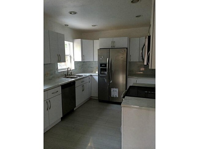 Photo - 460 NE 76th St