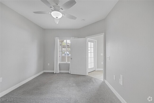 Building Photo - 3400 Cabana Dr Unit 1069 Rental