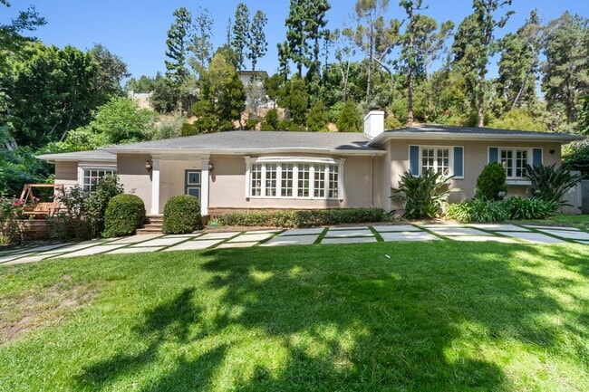 Building Photo - 1165 Coldwater Canyon Dr