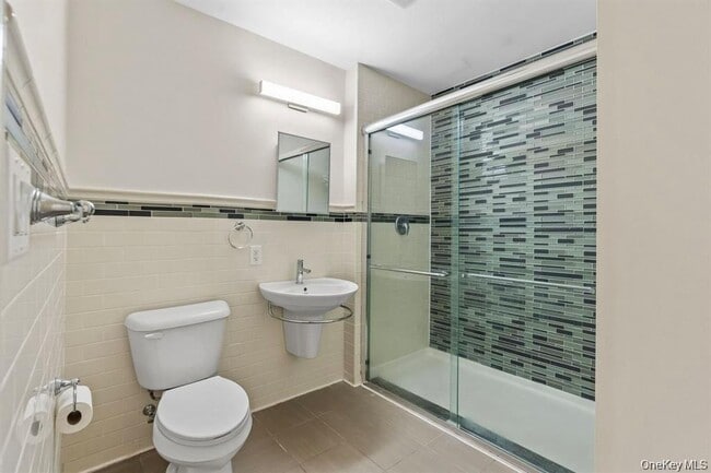 Photo - 160 Chatterton Ave Unit 1A