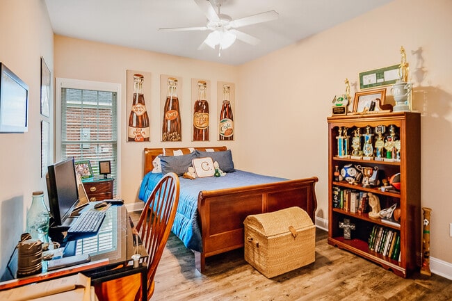 Photo - 17 Grove Cir