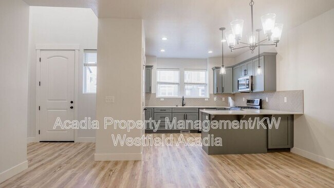 Photo - 2010 N 3930 W