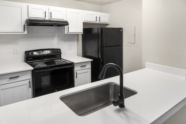 Photo - Laurel Heights Apartments