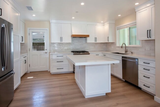 Photo - Remodeled Mesa Home Steps From Shoreline Park!