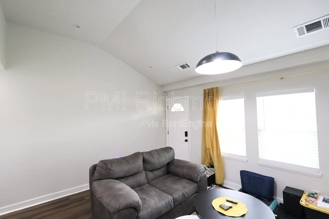 Photo - 936 Halsey Ln