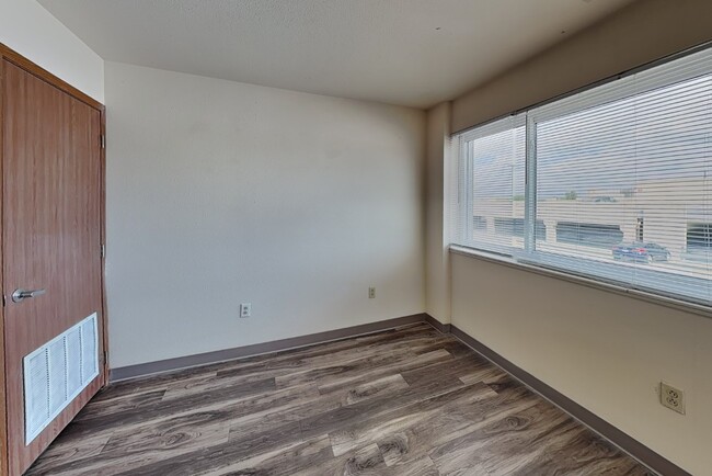 Building Photo - 300 Stanton Ave Unit 306