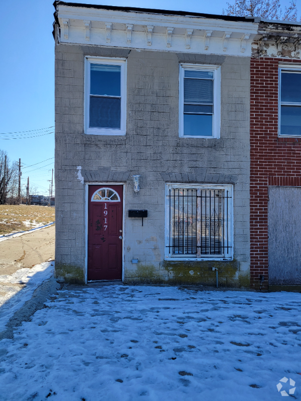 Building Photo - 1917 E Hoffman St Rental