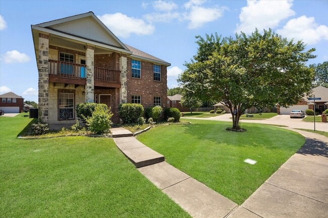 1100 Camelot Dr