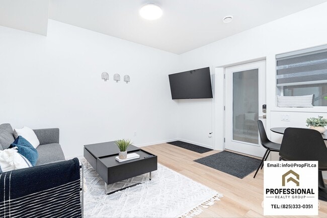 Photo - 15708 97 Av NW