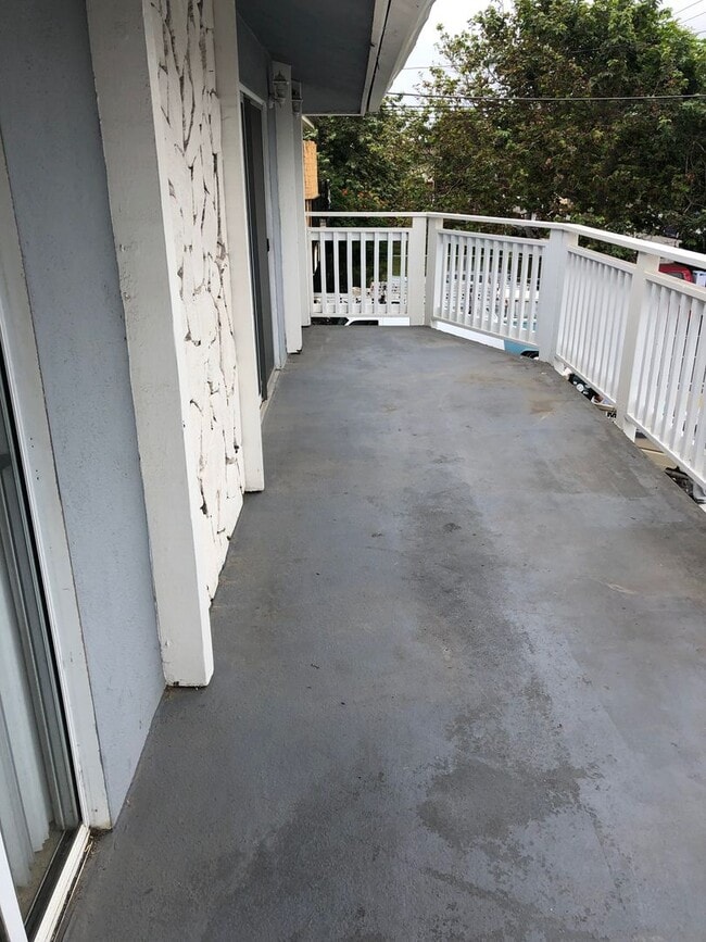 Building Photo - 6681 Del Playa Dr Unit 2