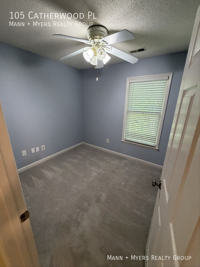 Photo - 105 Catherwood Pl