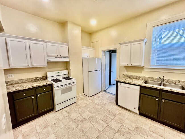 Photo - PM0501 - Webster St. Apts. (755-759) Unit 759