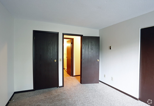 Kingston Court Apartments - Oregon, OH | ForRent.com