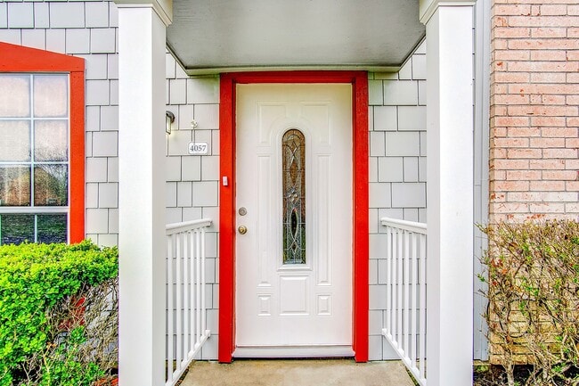 Photo - 4057 Young St