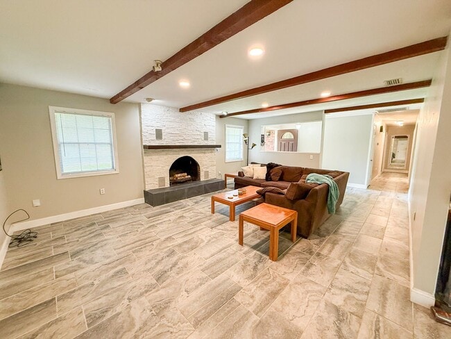 Photo - 305 NW 28th Terrace