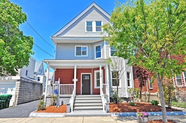 Building Photo - 12 Emerald St Unit 1