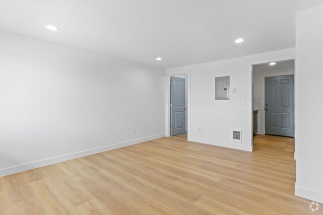 Building Photo - Beautifully Remodeled Studios! Unit 1 Rental