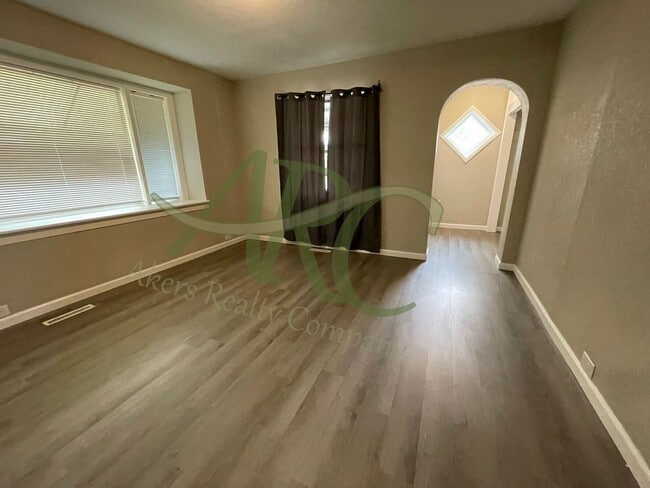 Photo - 1640 E Orman Ave