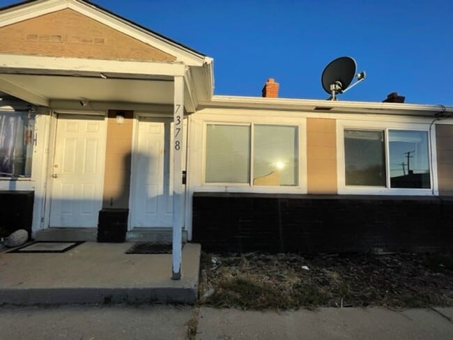 Building Photo - FREE SEPTEMBER RENT! 1-Bedroom Apartment i...