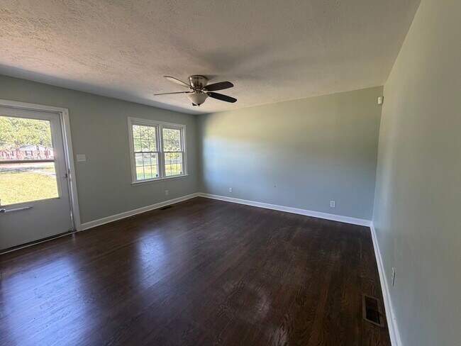 Photo - 127 Oak Circle Dr