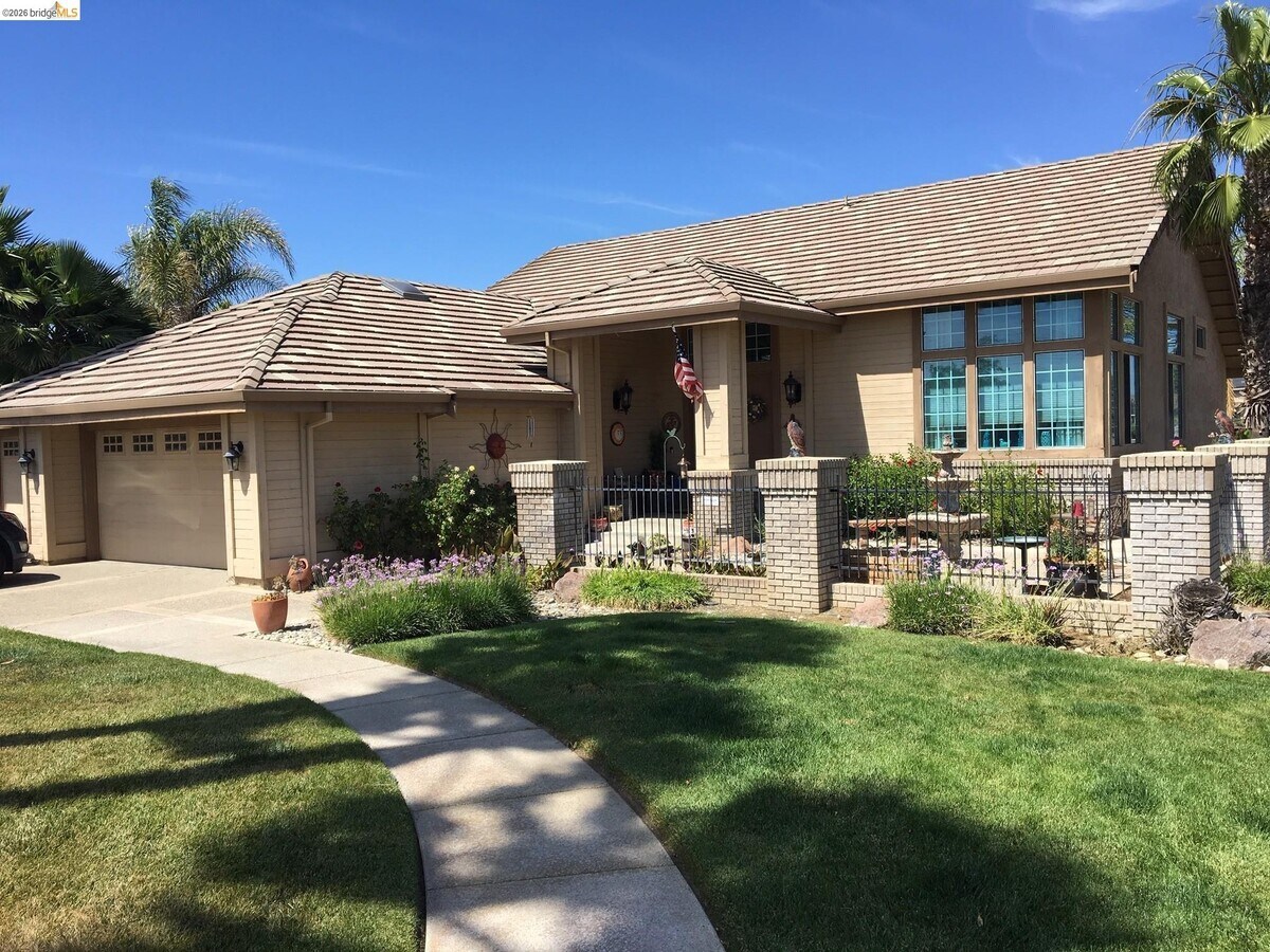 Photo - 2079 Newport Dr