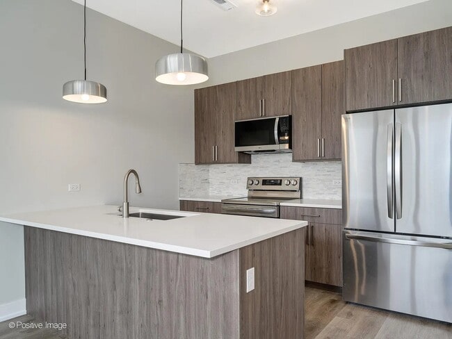 3944 S Indiana Ave Unit 2R
