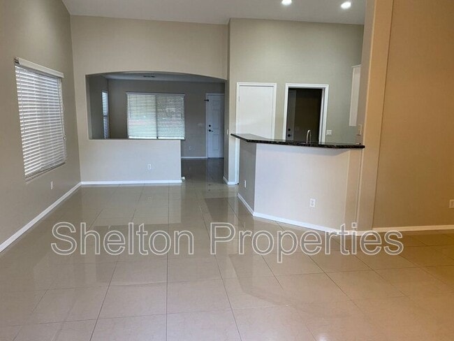 Photo - 10834 W Wilshire Dr