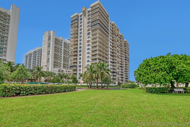 Building Photo - 3400 N Ocean Dr Unit 101