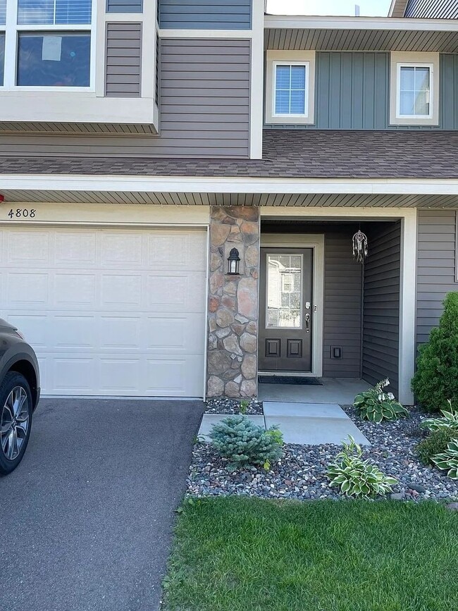 Awesome woodbury townhouse available! - Awesome woodbury townhouse available!