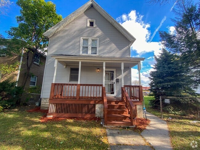 Building Photo - 5272A-5272A N 36th St Rental