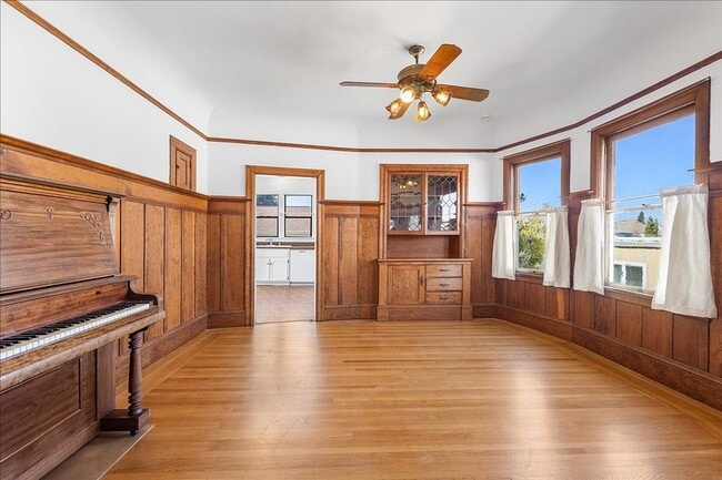 Building Photo - PARK AVE 1143-1149 Unit 1147