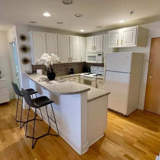 Building Photo - 360 W Washington Ave Unit 1014