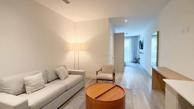 Building Photo - 239 SW 9th St Unit SI FL4-ID1520190P