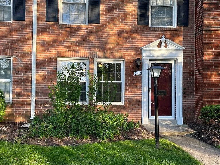 Front of house - 206 N Sterling Blvd Casa Adosada